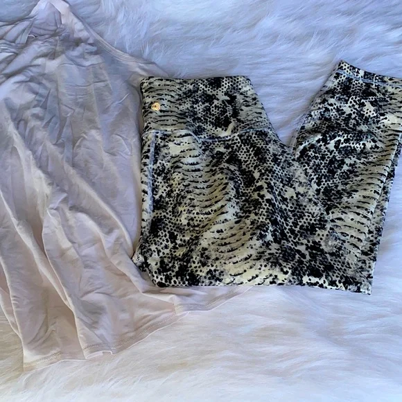Snake Print Leggings - Picture 2 of 13